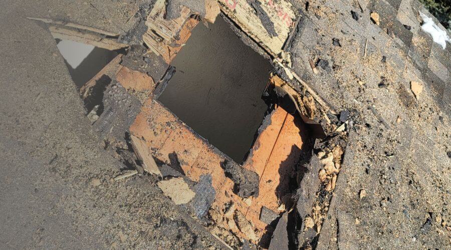 Why choose water damage restoration service for commercial flood cleanup in Miami